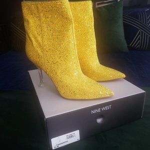 Nine West Tonight Size 12 yellow glitter/sparkle boots